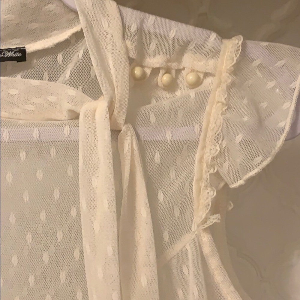 Gorgeous Lily White Top🌸 - Picture 2 of 8